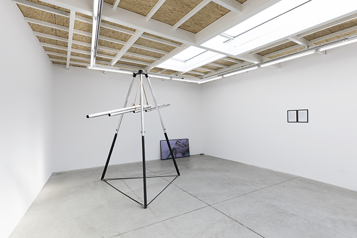 İz Öztat’tan ‘Askıda’: Özne, yas ve haz